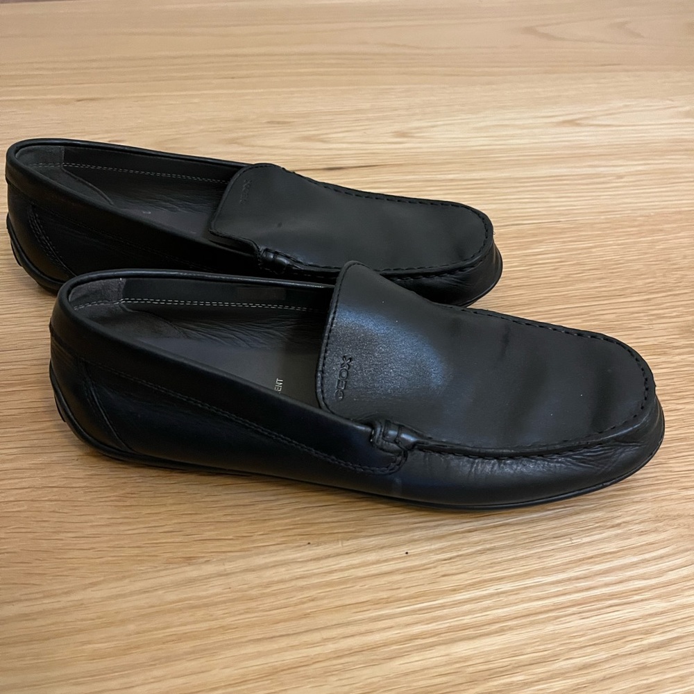 Men's size 39 Geox loafers. Black. Excellent condition.